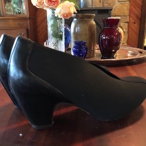 Eileen Fisher Choked Fabric/Leather Pump 7.5 Italy